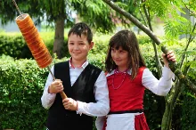 Children and the Kürtősh Kalách — image 5