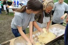Dough kneading — image 3